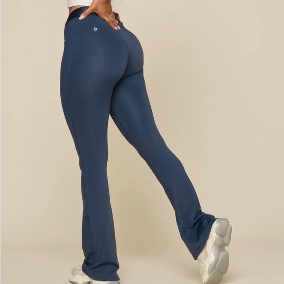 POPFLEX Pants - NWT Popflex Navy Contour Flared Legging